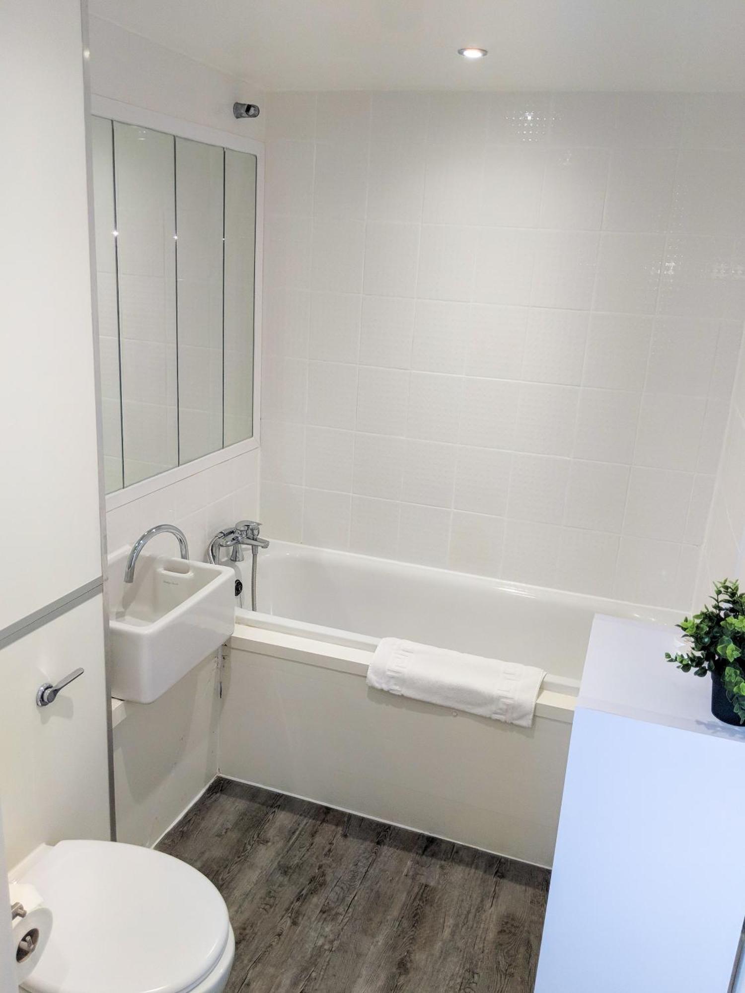 Lt Grove Apartment - Stratford Лондон Экстерьер фото